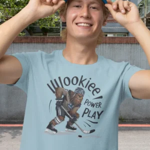 Camiseta de hombre con Chewbacca jugando hockey sobre hielo y el texto "Wookie Power Play".