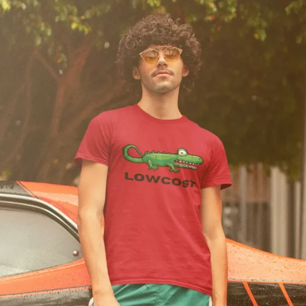 Cocodrilo verde al estilo Lacoste con la palabra "Lowcost".