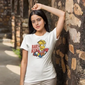 Camiseta para mujer con Bart Simpson vestido como Clark Kent de Superman, acompañado del texto "Bart Kent".