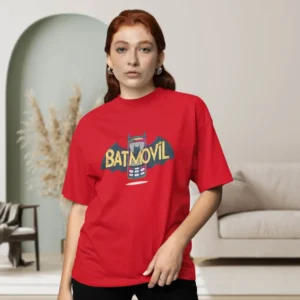 Camiseta para mujer con el logo de Batman y un teléfono móvil, acompañado del texto "Batmóvil".