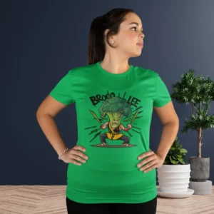 Camiseta de mujer con un brócoli al estilo Bruce Lee y el texto "Broco Lee".