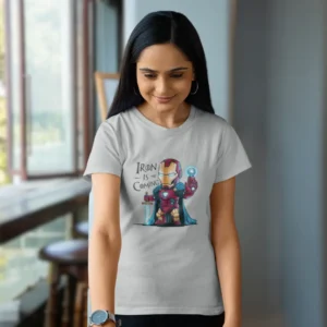 Camiseta para mujer con Iron Man al estilo Juego de Tronos de la Casa Stark, acompañado del texto "Iron Is Coming".