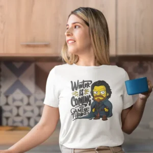 Camiseta para mujer con un personaje de la Casa Stark al estilo Simpsons, acompañado del texto "Winter Is Coming".