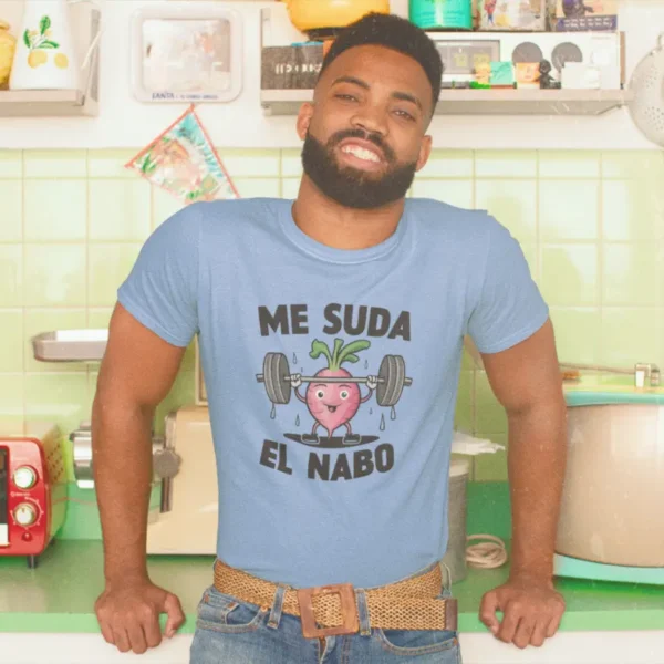 Camiseta de hombre con un nabo levantando pesas y el texto "Me suda el nabo".