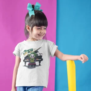 Camiseta infantil con el Joker tocando el piano, con el texto Joker Piano.