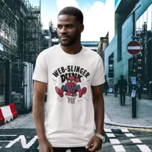 Camiseta de hombre con Spiderman haciendo un mate de baloncesto y el texto "Web Slinger Dunk".